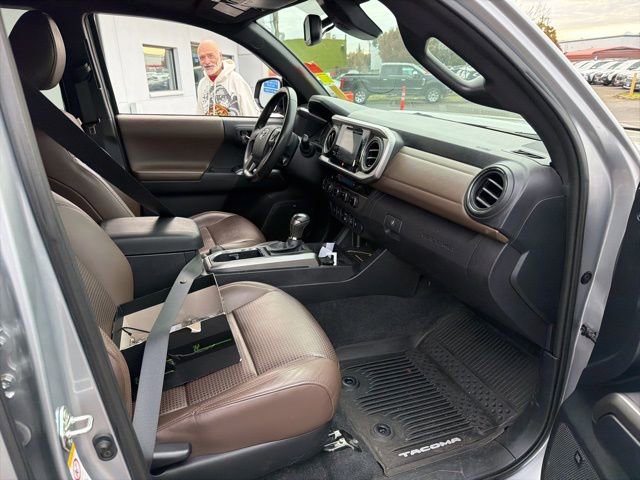 Used 2018 Toyota Tacoma Limited image 10