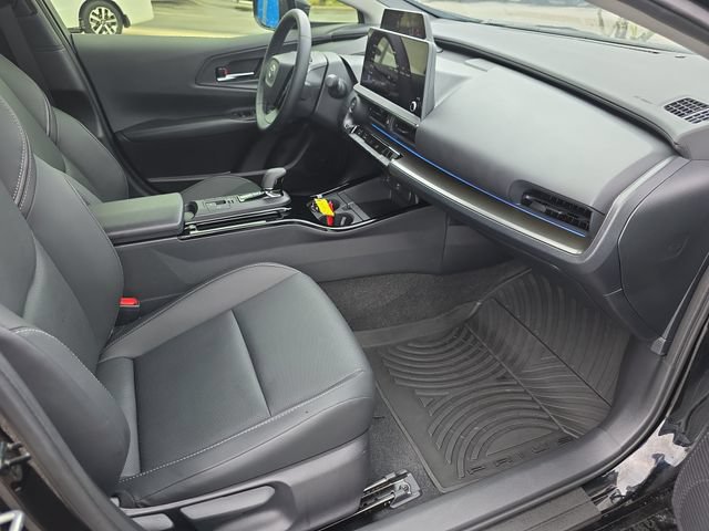 Used 2025 Toyota Prius FWD image 31