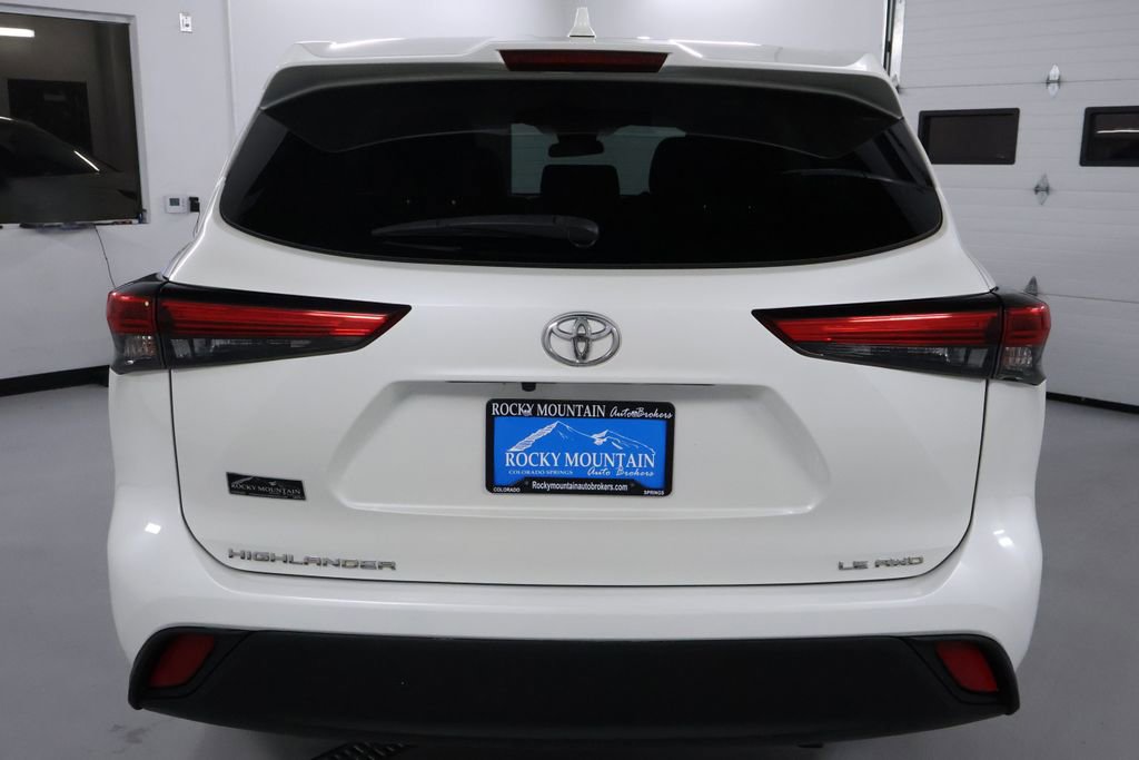 Used 2021 Toyota Highlander LE image 6