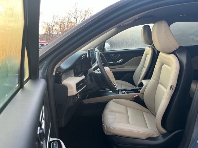Used 2025 Lincoln Corsair Premiere image 15