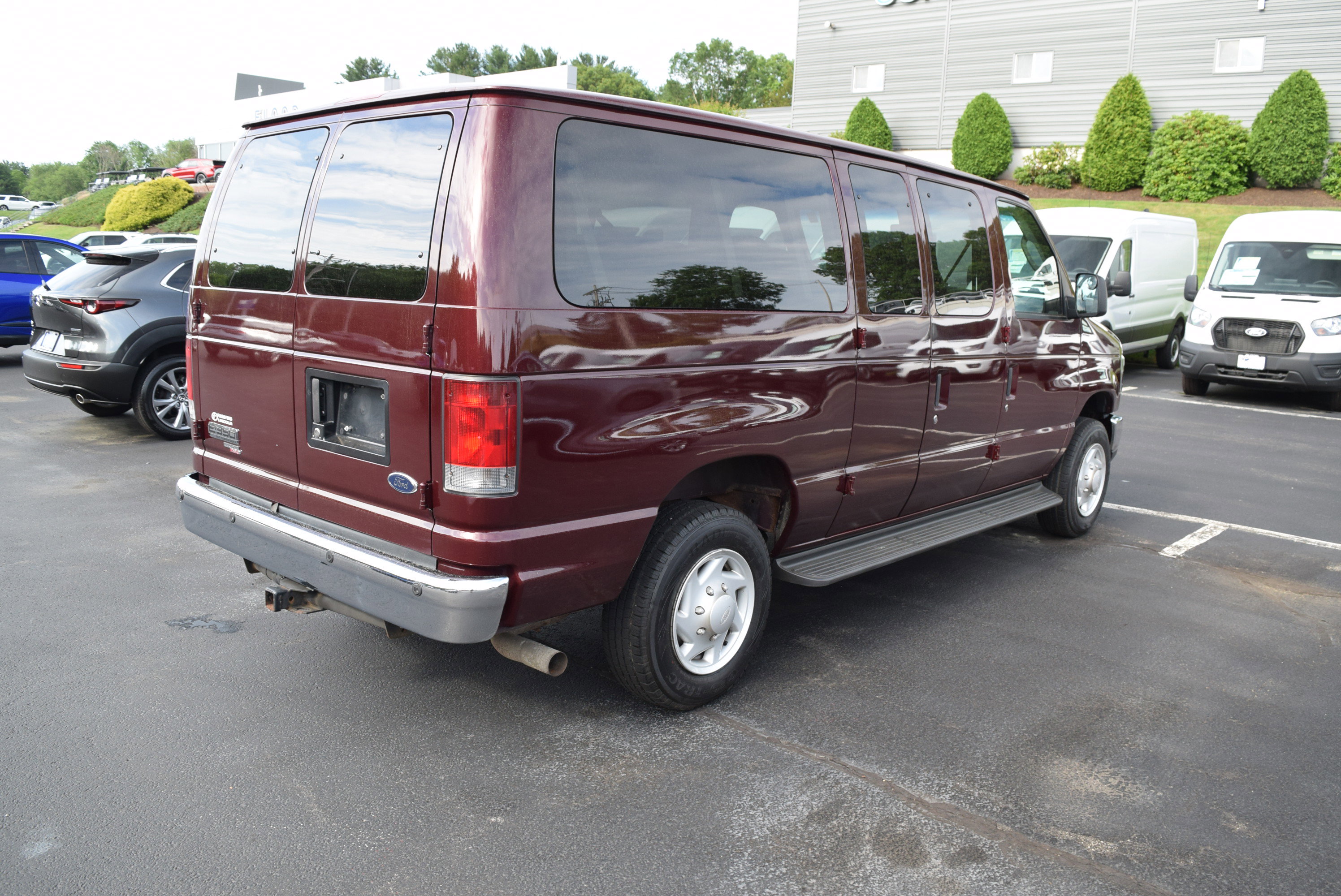 Used 2008 Ford E-350 and Econoline 350 Super Duty Wagon RWD image 4