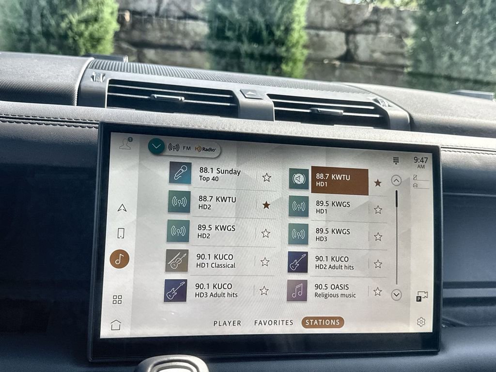 Certified 2025 Land Rover Defender 130 X-Dynamic SE image 23