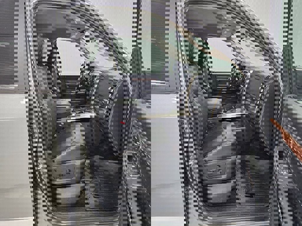 Used 2013 RAM 2500 Laramie w/ Cold Weather Group AWD/4WD image 19