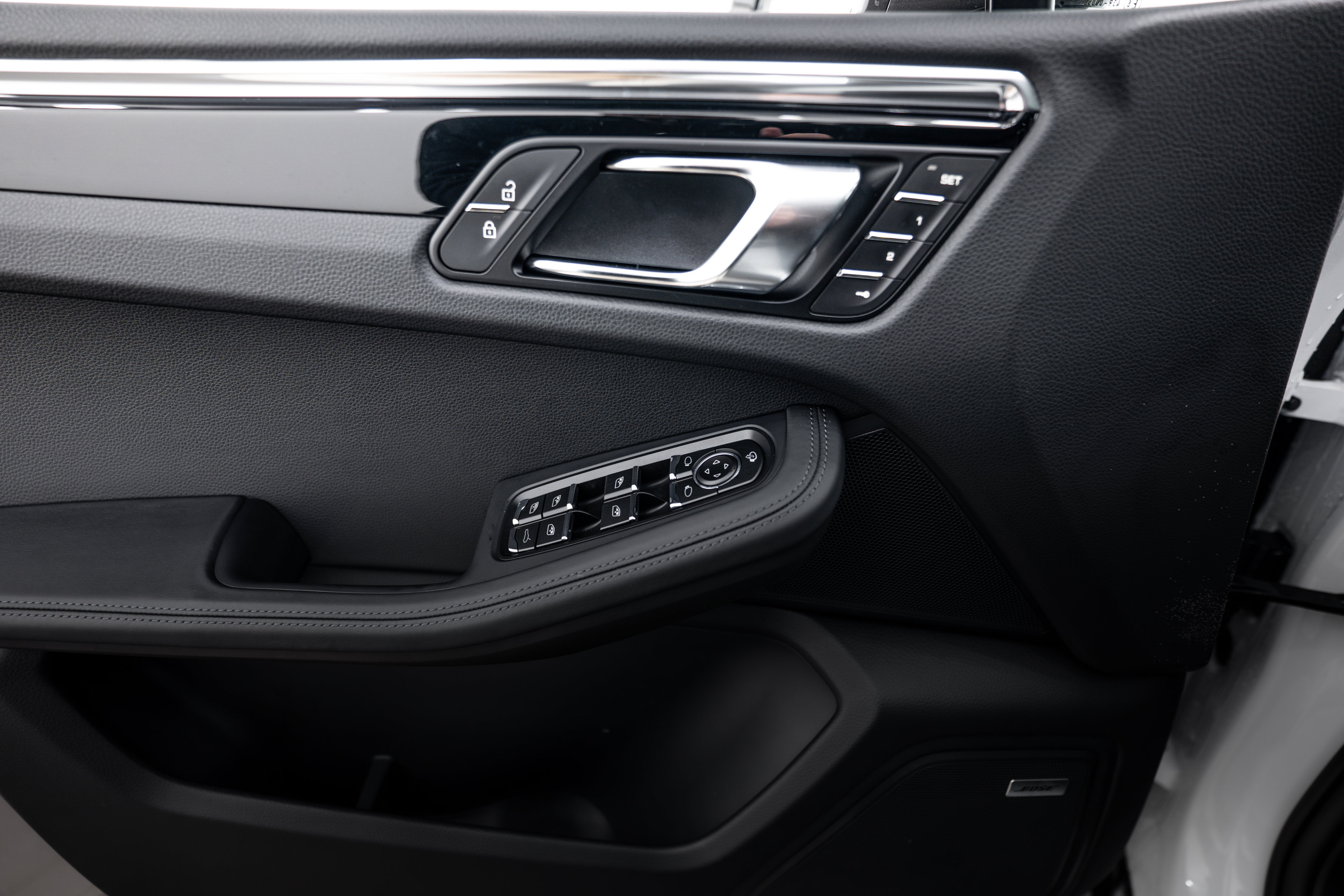 Certified 2026 Porsche Macan Turbo AWD/4WD image 15