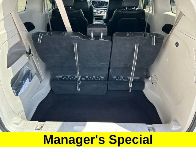 Used 2024 Chrysler Pacifica Touring-L FWD image 46