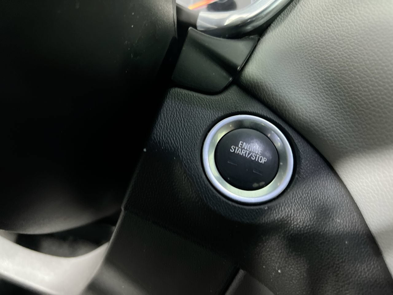 Used 2020 Chevrolet Equinox LT FWD image 18