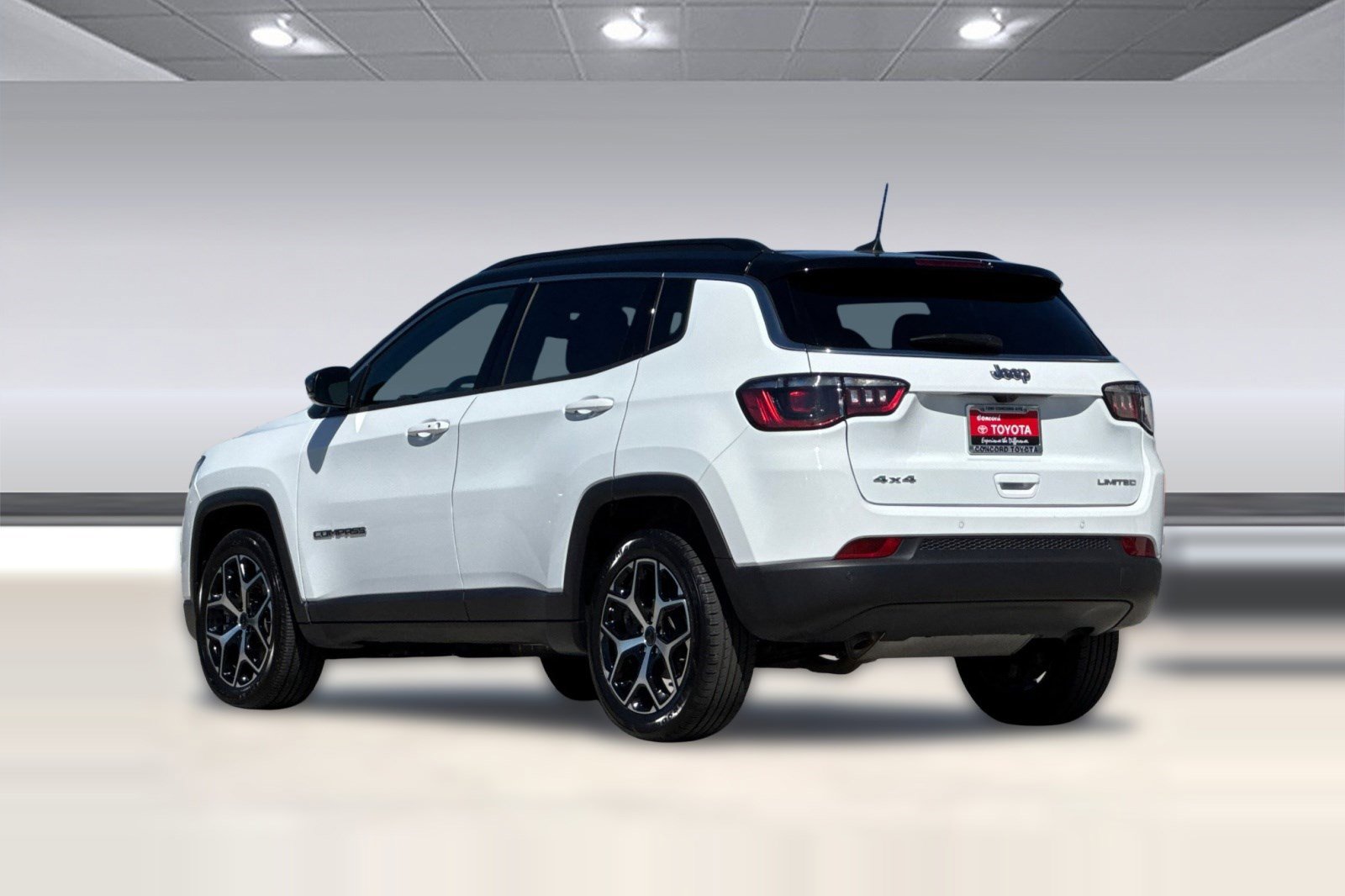 Used 2025 Jeep Compass Limited image 7