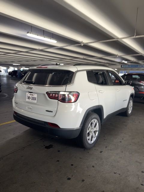 Used 2024 Jeep Compass Latitude image 31