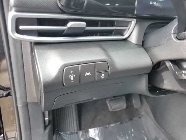 Certified 2023 Hyundai Elantra Limited FWD image 18