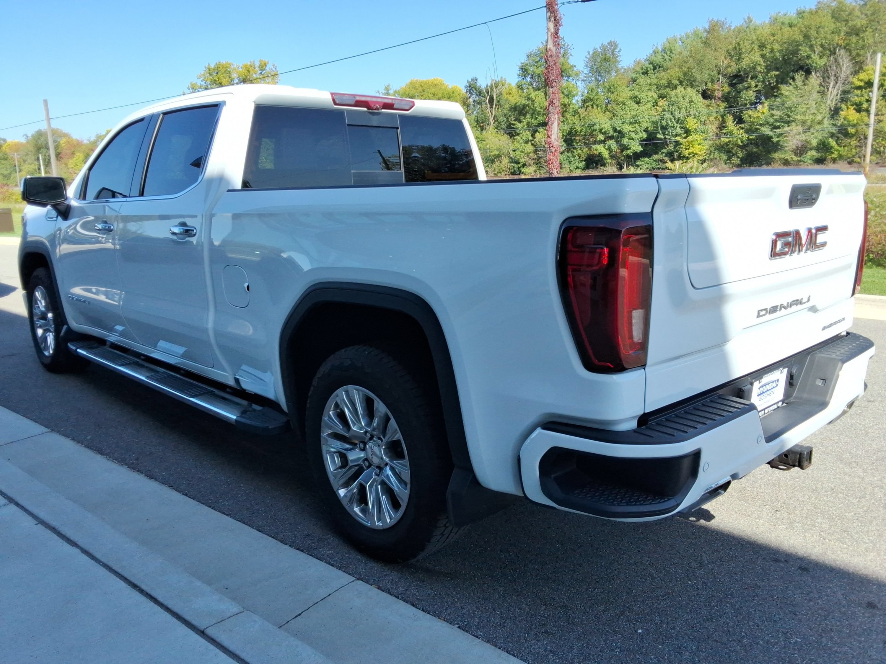 Used 2023 GMC Sierra 1500 Denali w/ Technology Package AWD/4WD image 18
