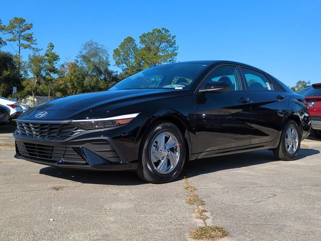 New 2026 Hyundai Elantra SE FWD image 2