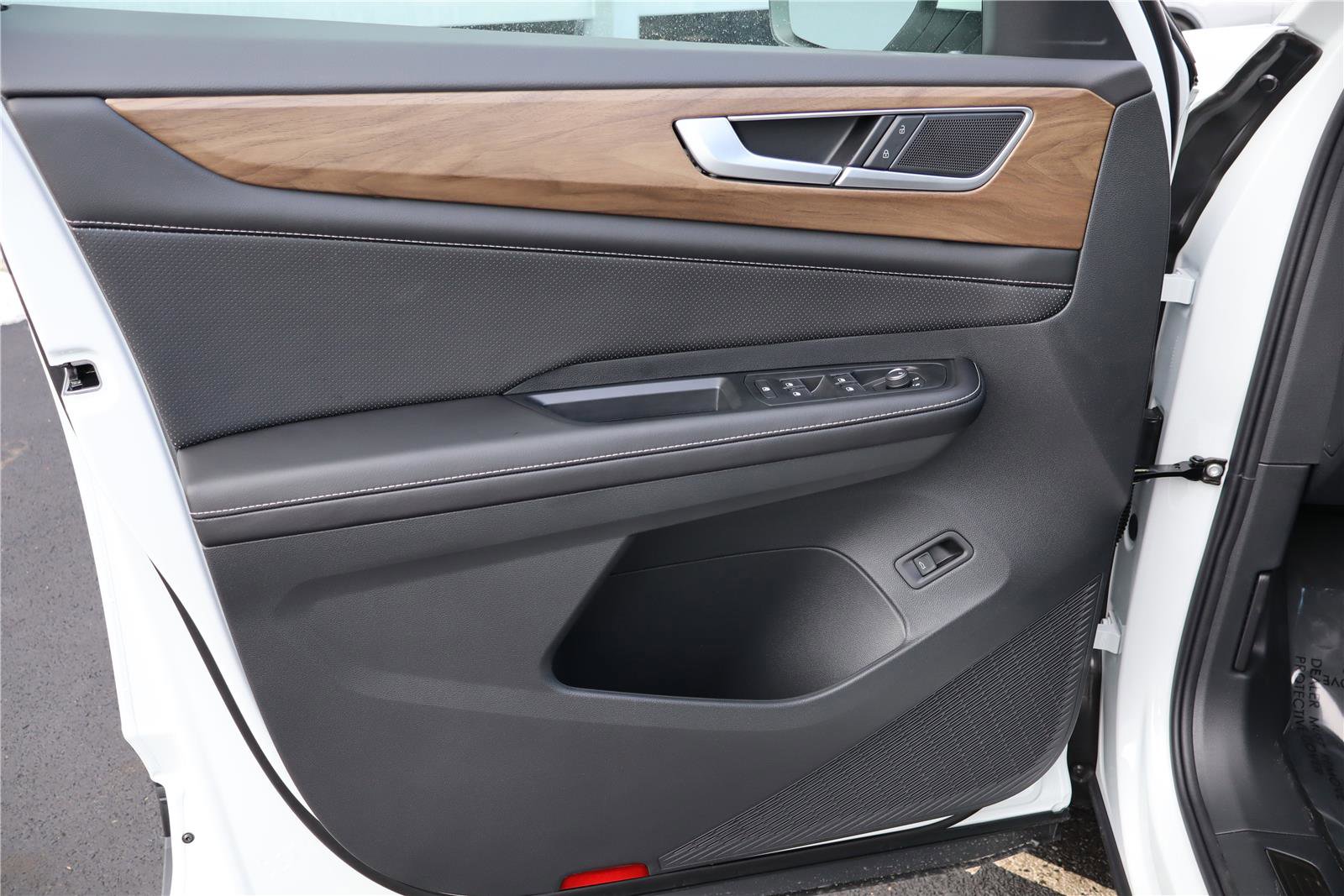 New 2026 Volkswagen Atlas SE image 12