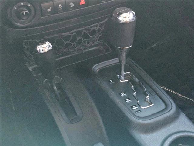 Used 2015 Jeep Wrangler Unlimited Sahara image 13