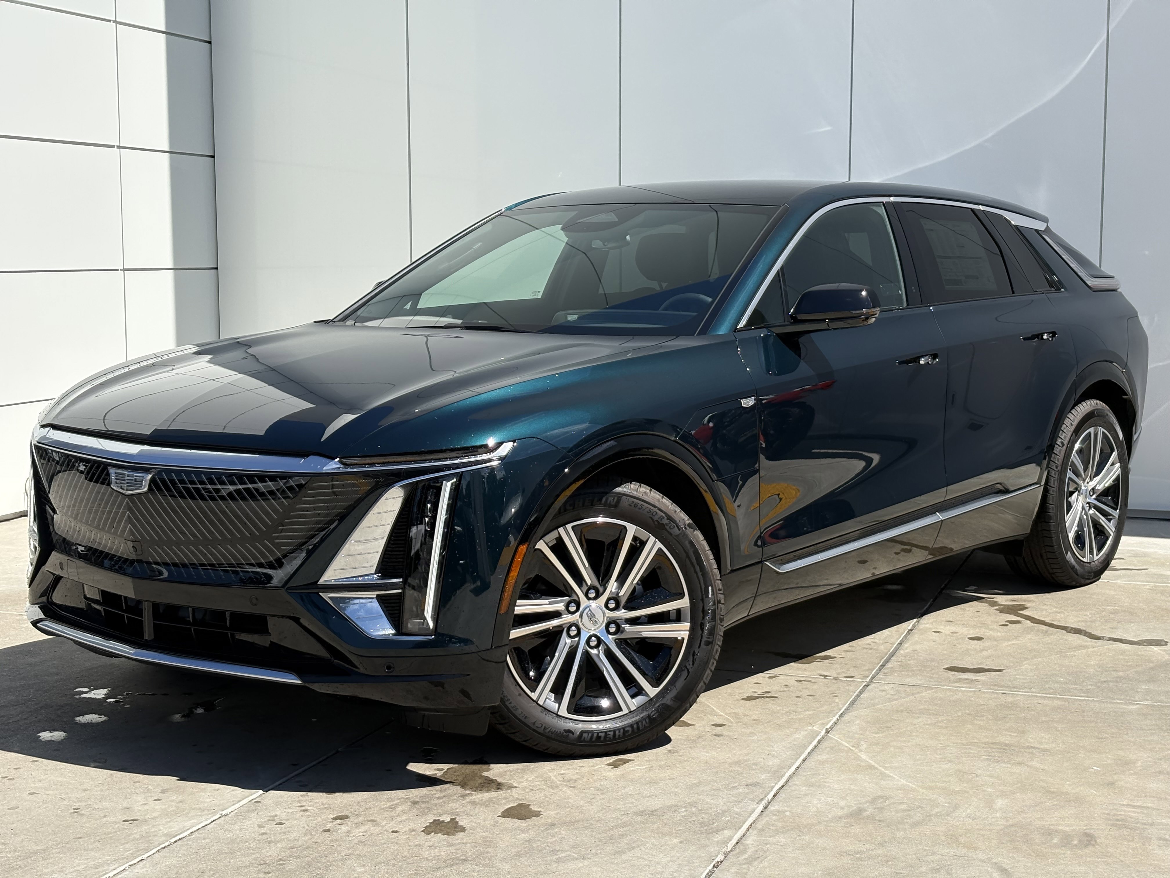 New 2025 Cadillac Lyriq Luxury image 2