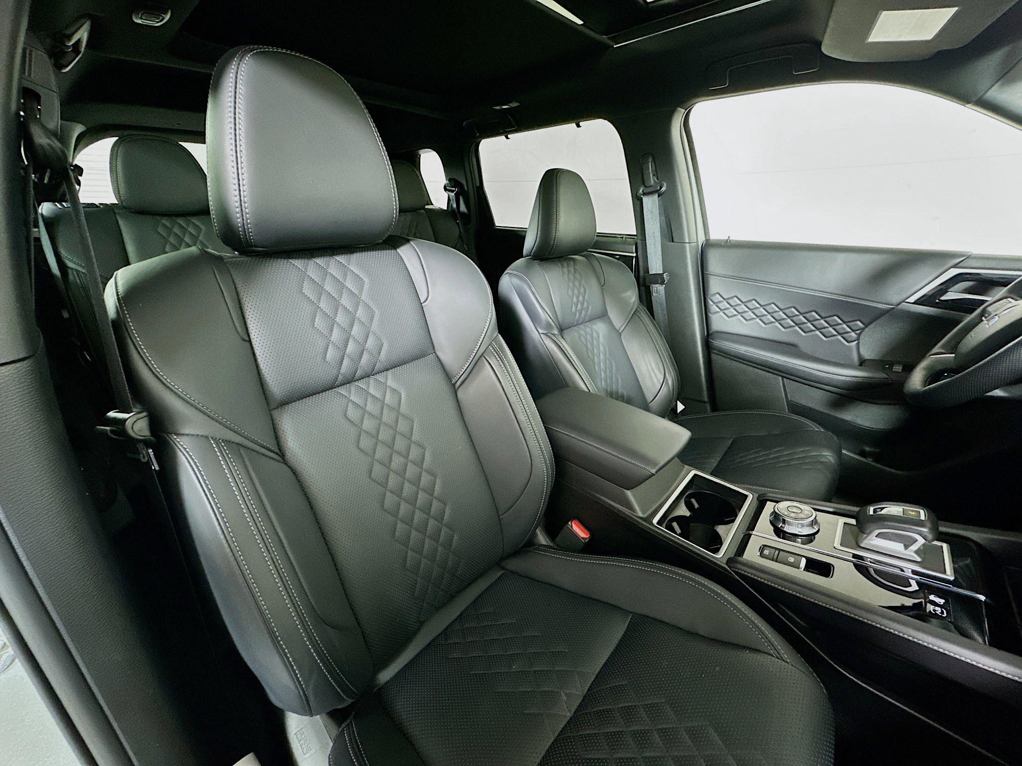 Used 2025 Mitsubishi Outlander SEL image 55