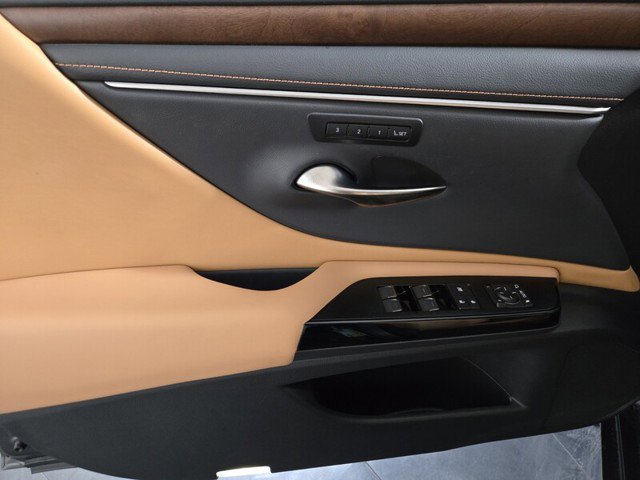 Certified 2025 Lexus ES 300h w/ Premium Package image 29