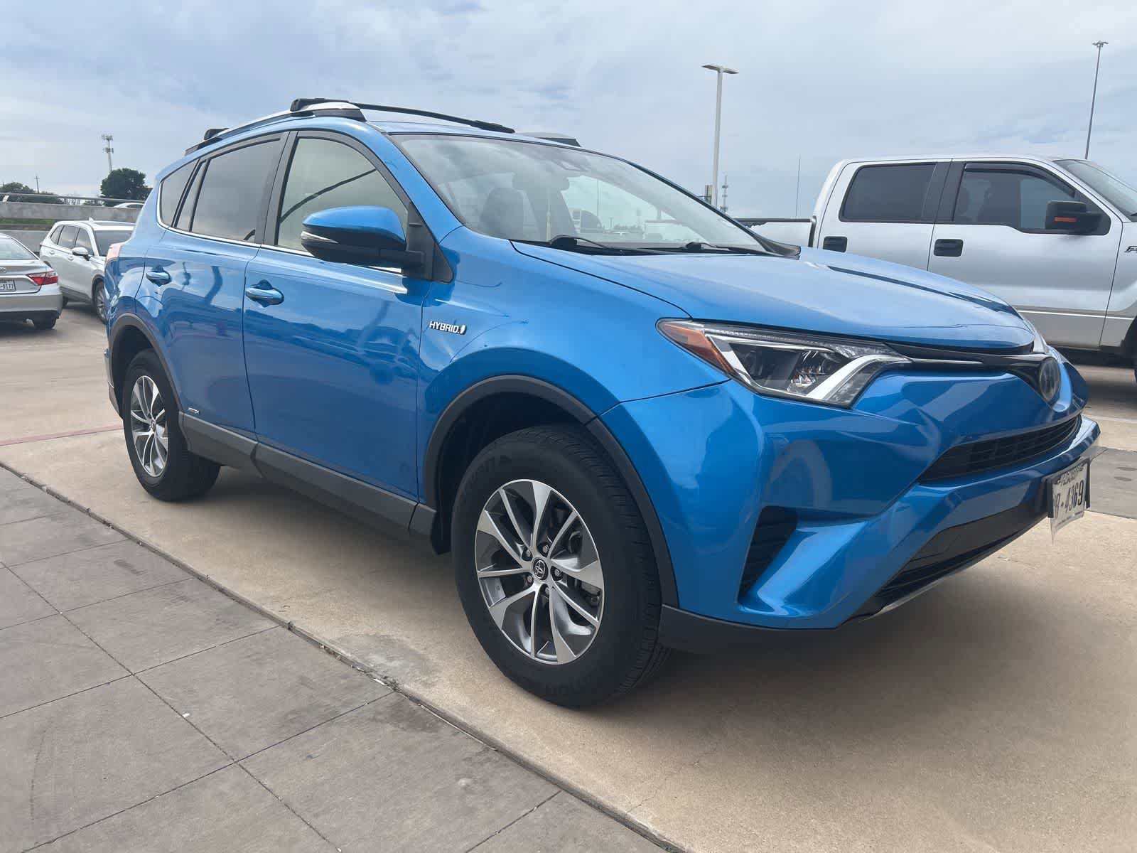 Used 2018 Toyota RAV4 LE AWD/4WD image 5