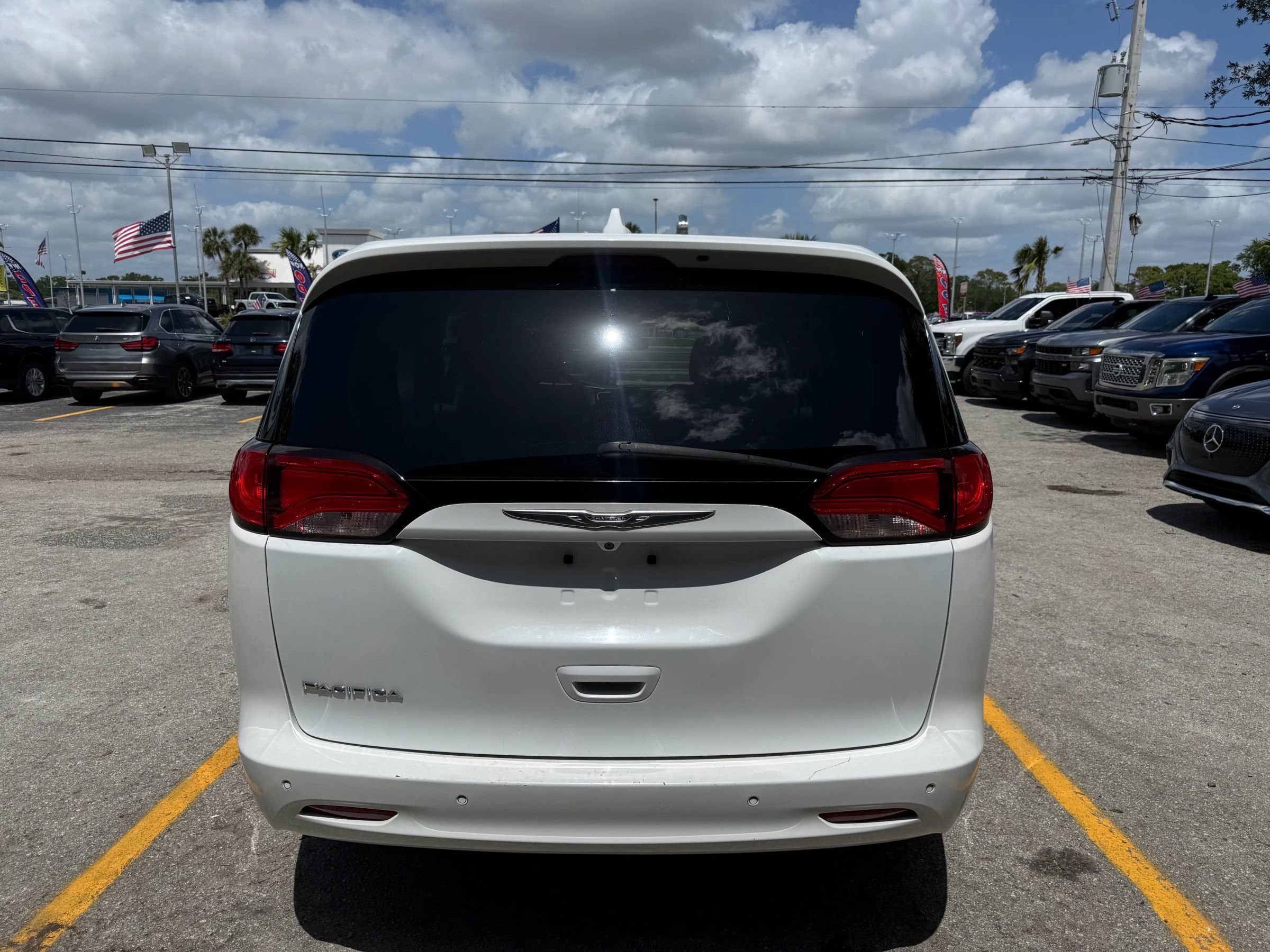 Used 2017 Chrysler Pacifica Touring FWD image 5