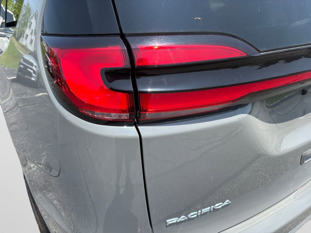 Certified 2023 Chrysler Pacifica Limited FWD image 21