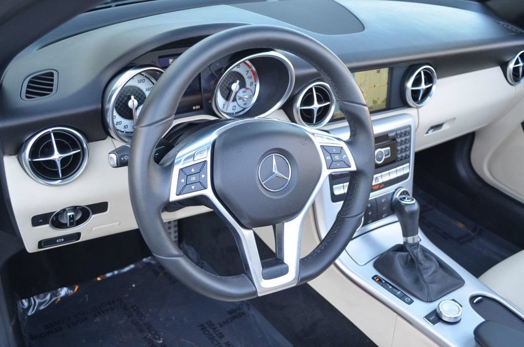 Used 2015 Mercedes-Benz SLK 250 image 12