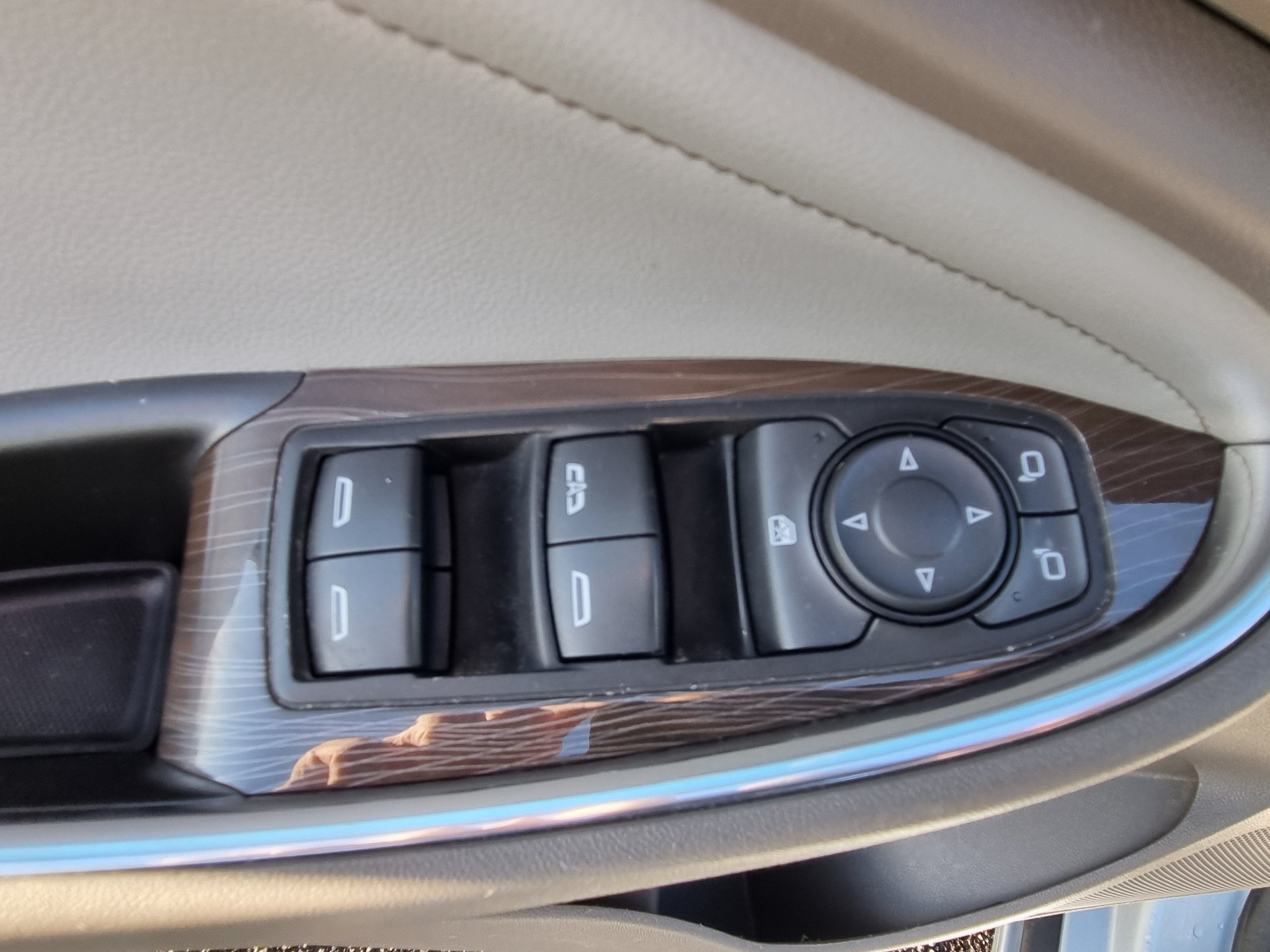 Used 2017 Chevrolet Malibu Premier w/ Driver Confidence Package FWD image 10