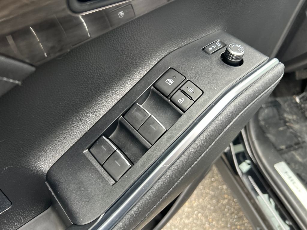 Used 2023 Toyota Highlander Limited image 19
