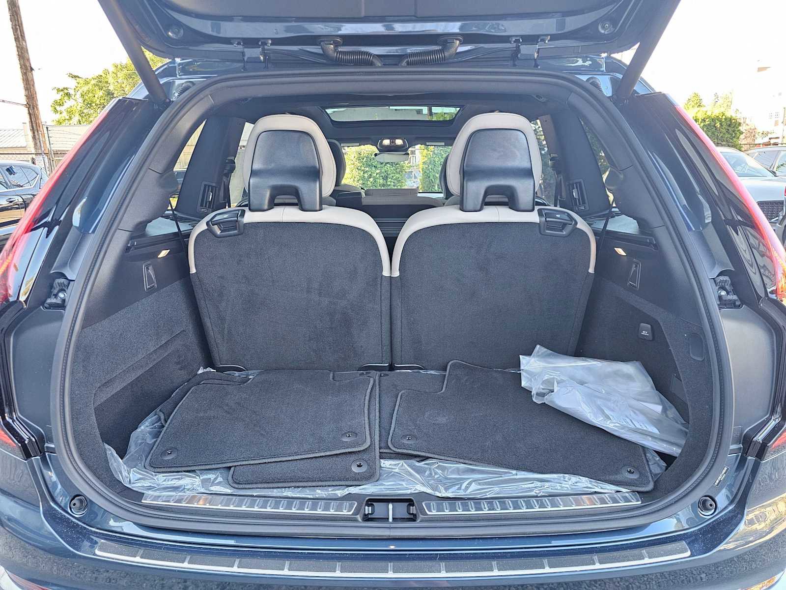 New 2026 Volvo XC90 B5 Plus image 17