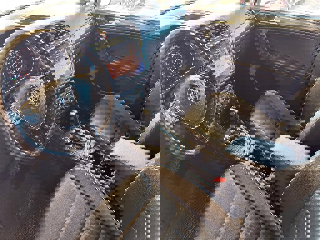 Used 2019 Volkswagen Tiguan SEL Premium image 11