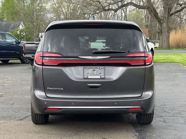 Used 2023 Chrysler Pacifica Touring-L FWD image 32