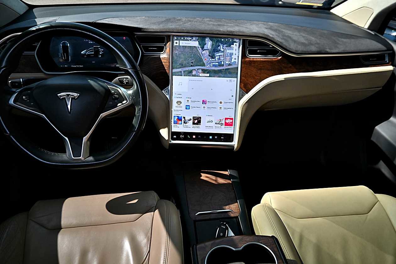 Used 2017 Tesla Model X 75D AWD/4WD image 15