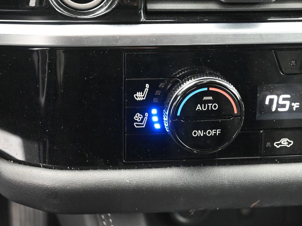 Used 2024 Nissan Pathfinder Platinum w/ Cargo Package image 16