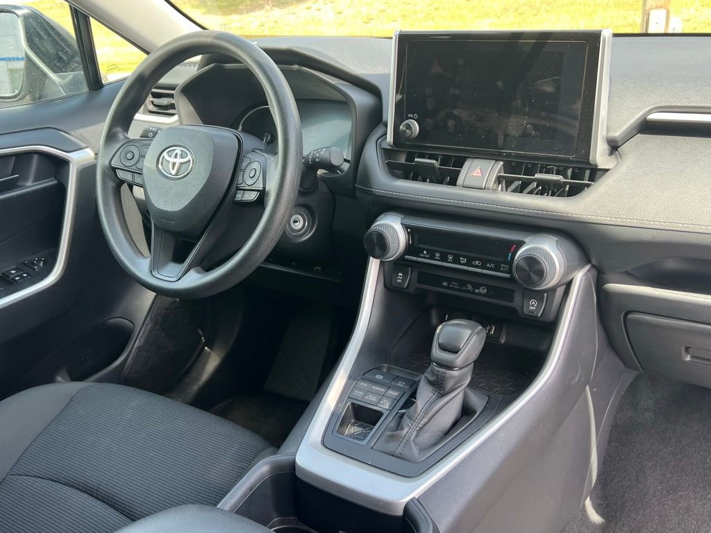 Used 2024 Toyota RAV4 LE AWD/4WD image 22