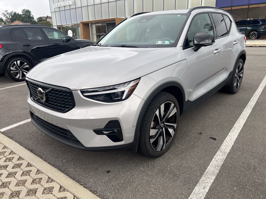 Certified 2023 Volvo XC40 B5 Ultimate w/ Climate Package AWD/4WD image 4