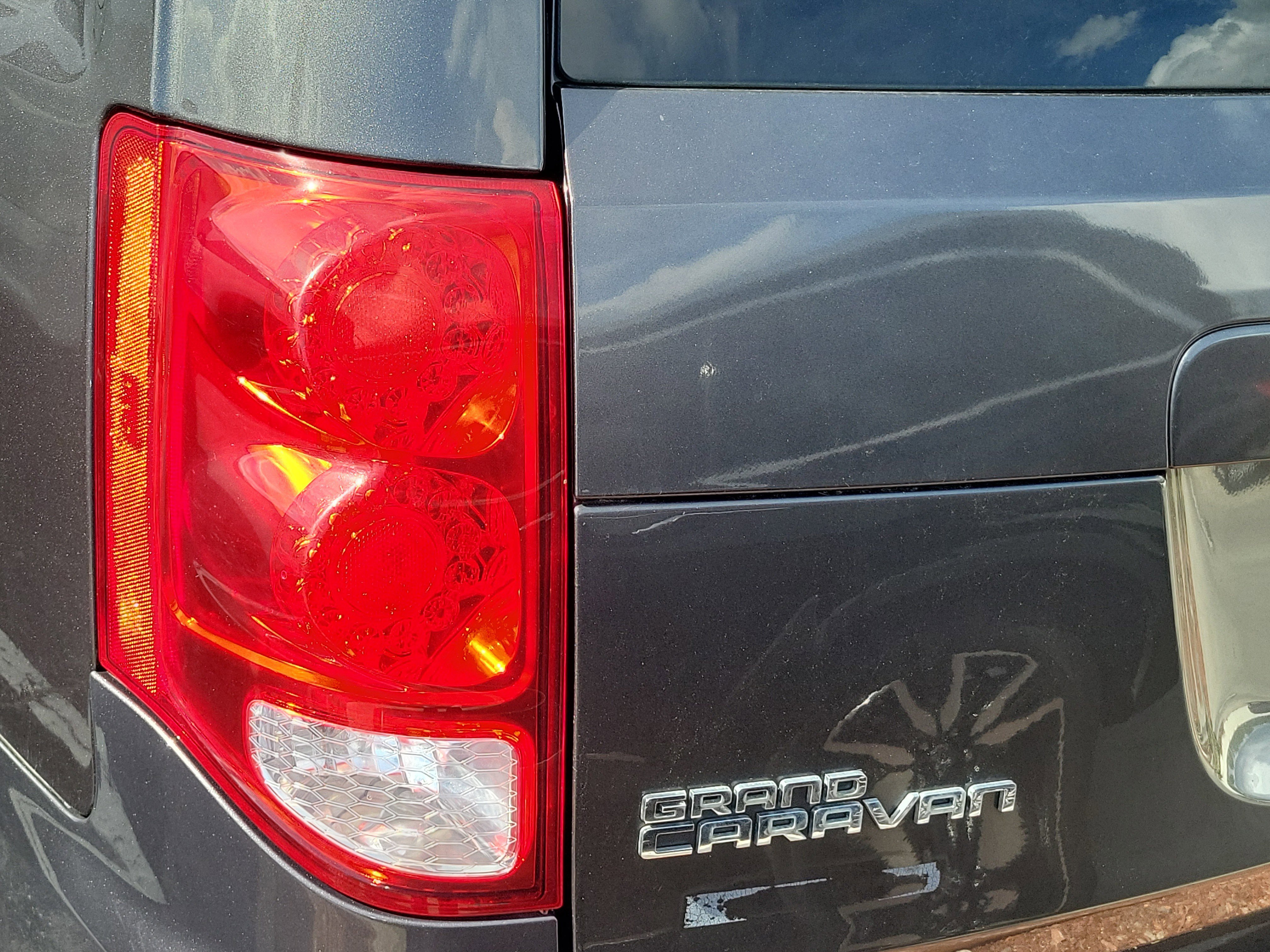 Used 2016 Dodge Grand Caravan SE image 8