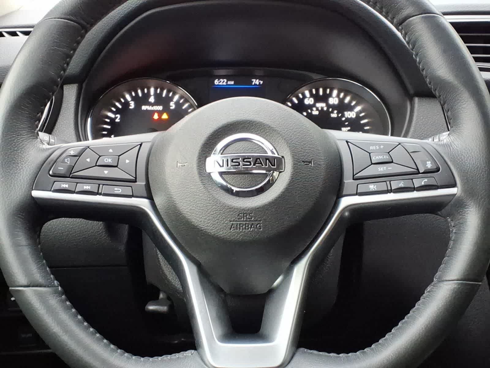 Used 2018 Nissan Rogue SV w/ Sun & Sound Touring Package FWD image 16