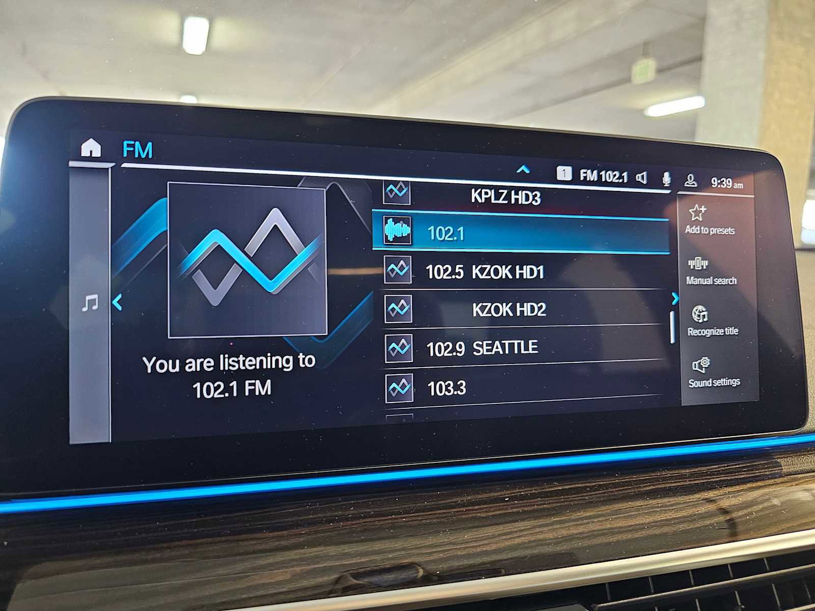 Used 2023 BMW 530e w/ M Sport Package image 16