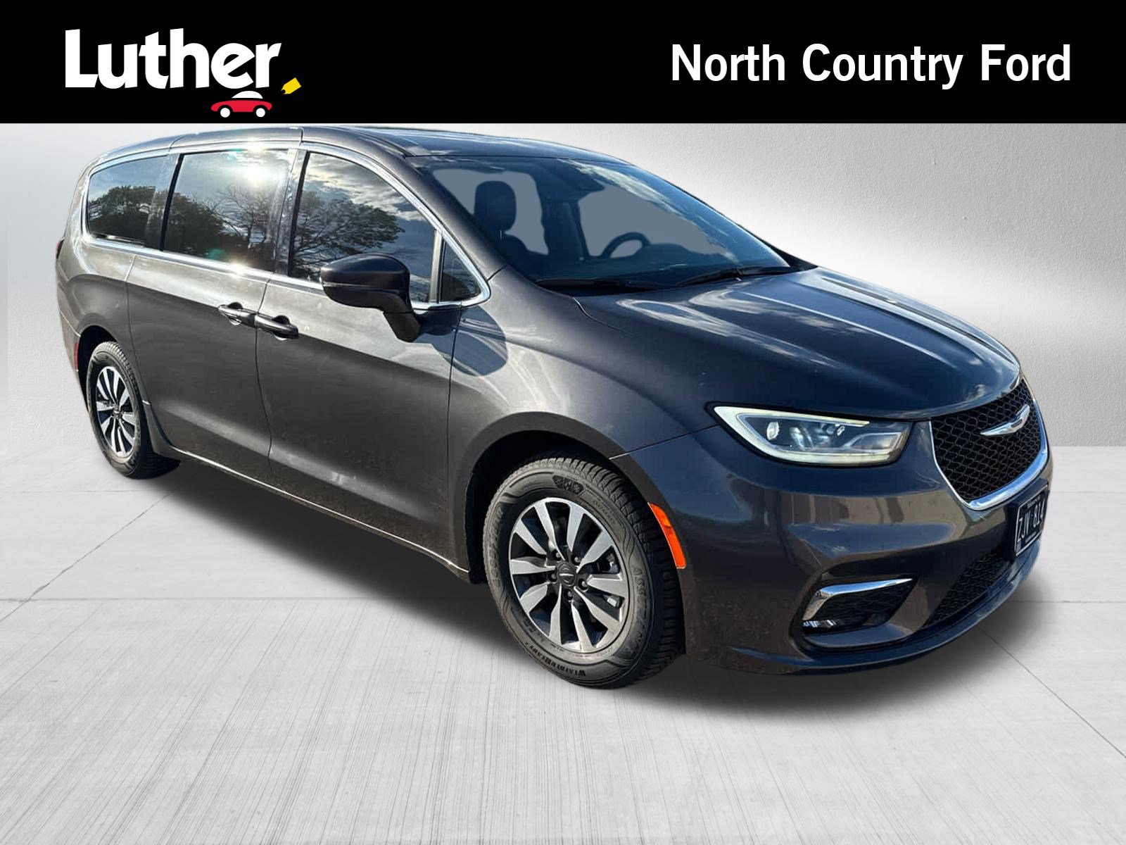 Used 2022 Chrysler Pacifica Touring-L FWD image 1