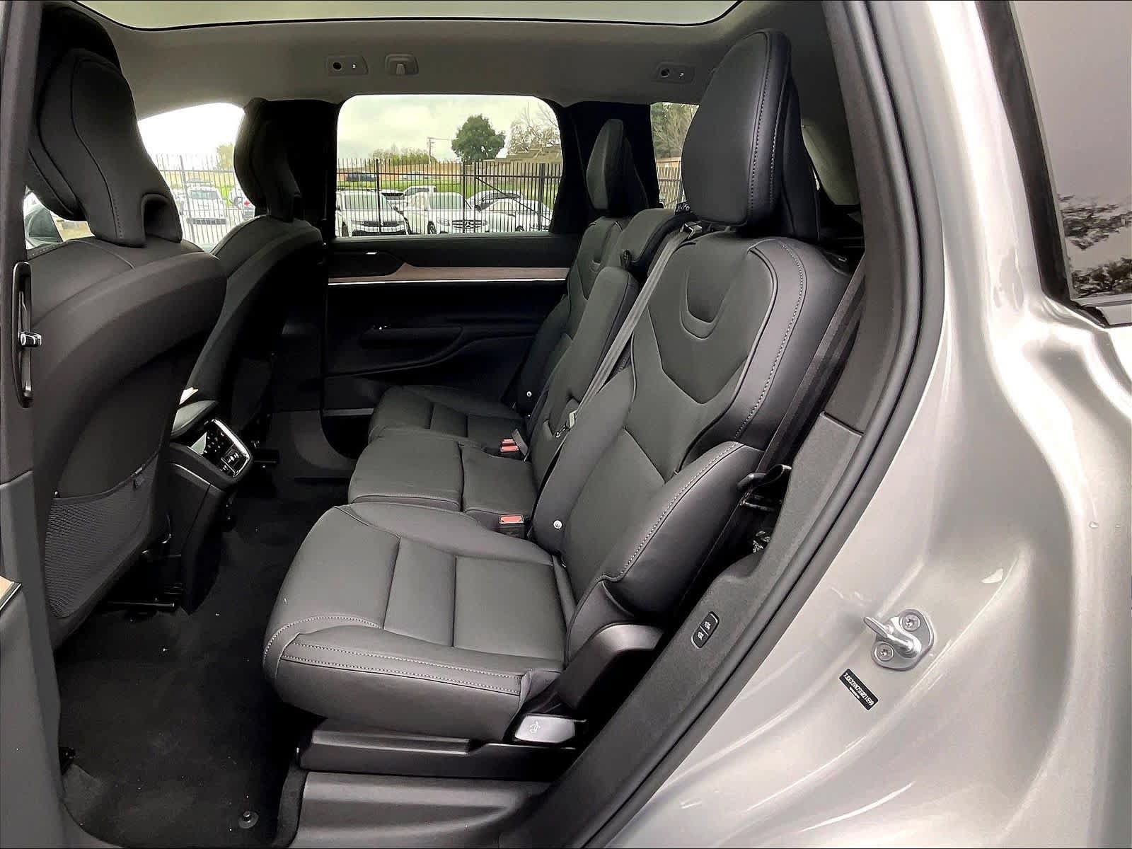 New 2025 Volvo EX90 Plus w/ Protection Package Premier AWD/4WD image 12