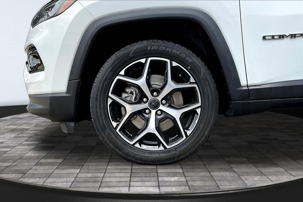 Used 2025 Jeep Compass Limited AWD/4WD image 32