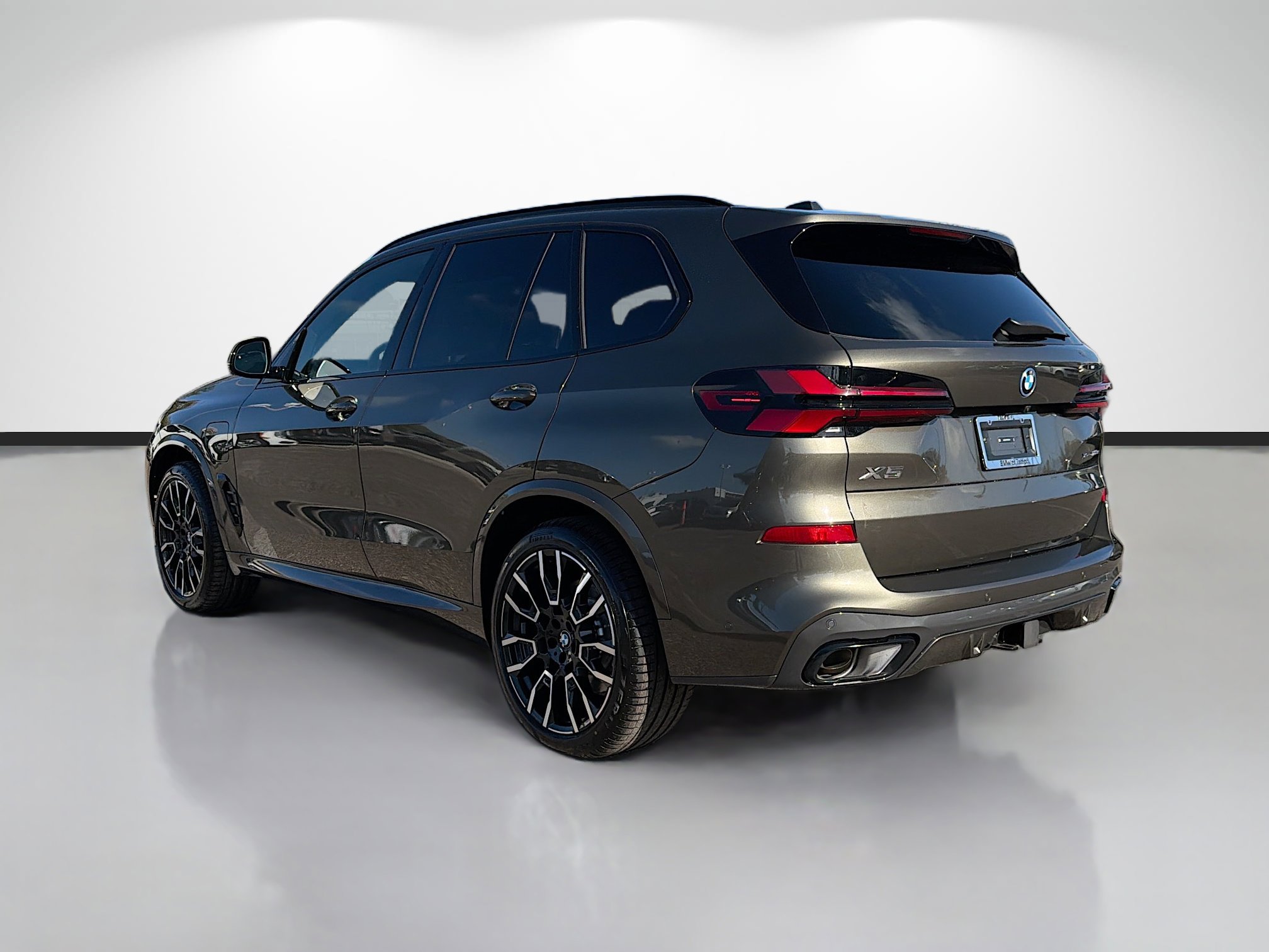 New 2026 BMW X5 xDrive50e w/ Executive Package image 5
