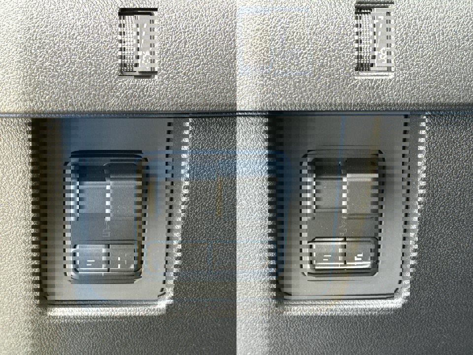 Used 2025 GMC Canyon AT4 image 25