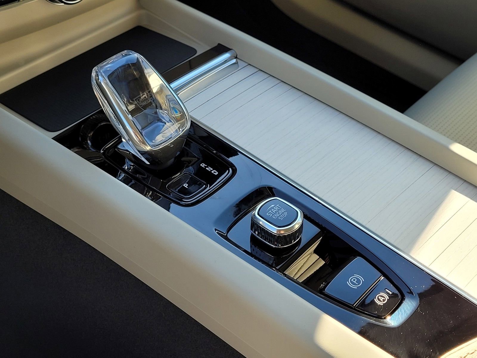 New 2026 Volvo XC60 B5 Ultra w/ Climate Package image 20