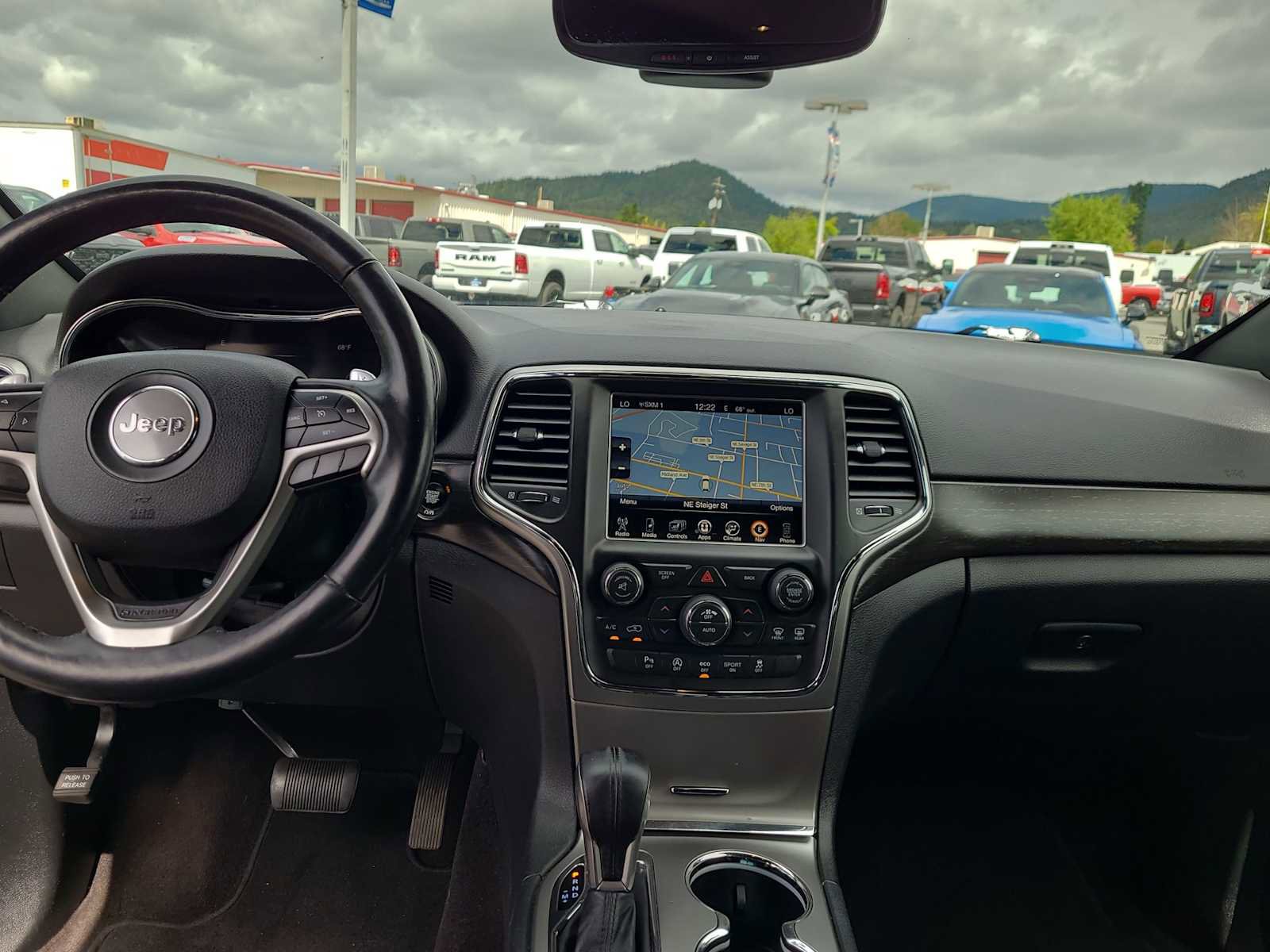 Used 2017 Jeep Grand Cherokee Altitude image 18