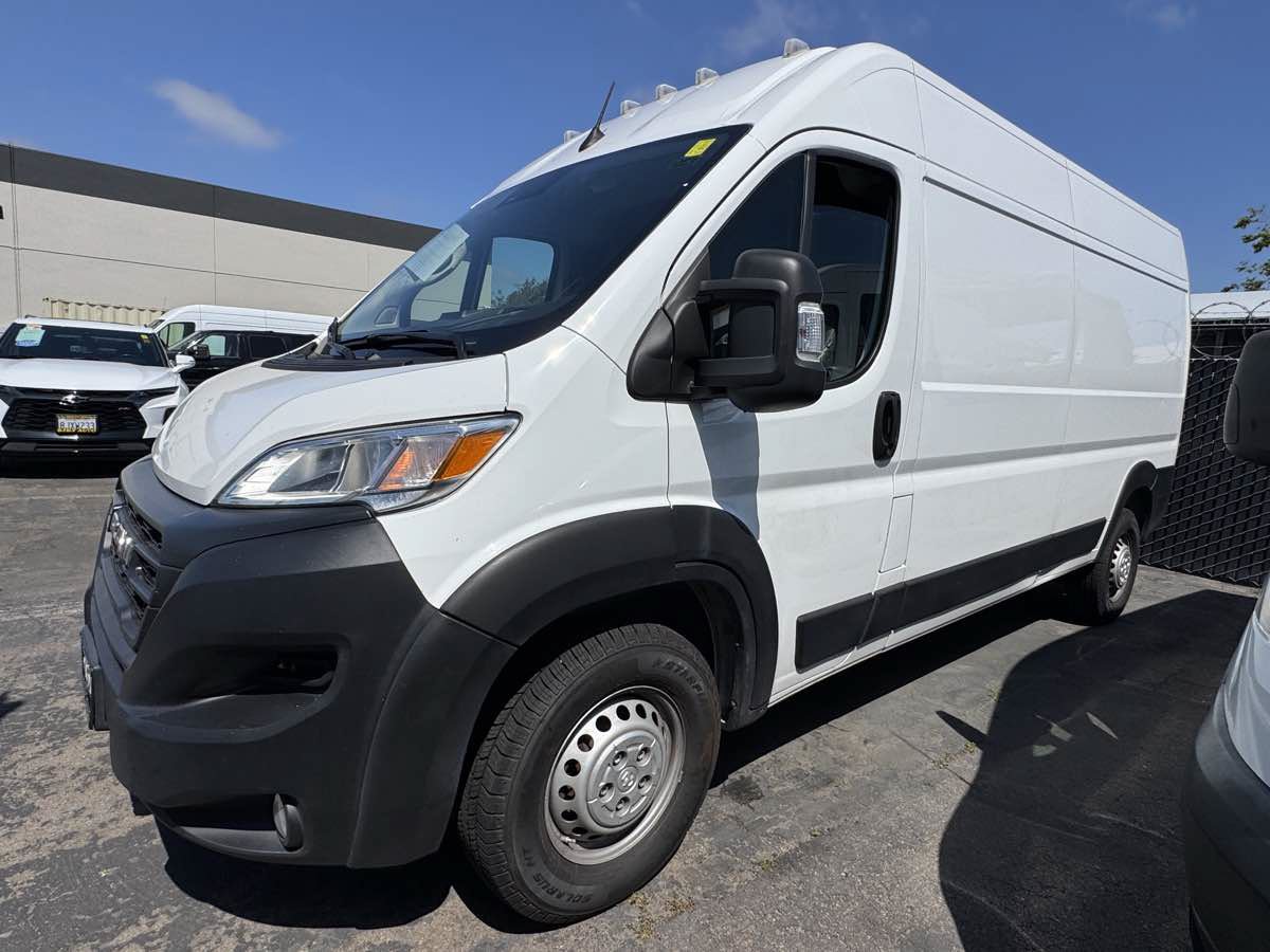 Used 2024 RAM ProMaster 2500 w/ Convenience Group FWD image 4