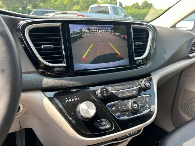 Used 2024 Chrysler Pacifica Touring-L FWD image 25