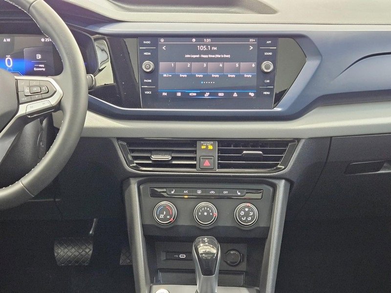 Used 2022 Volkswagen Taos SE w/ Panoramic Sunroof Package image 10