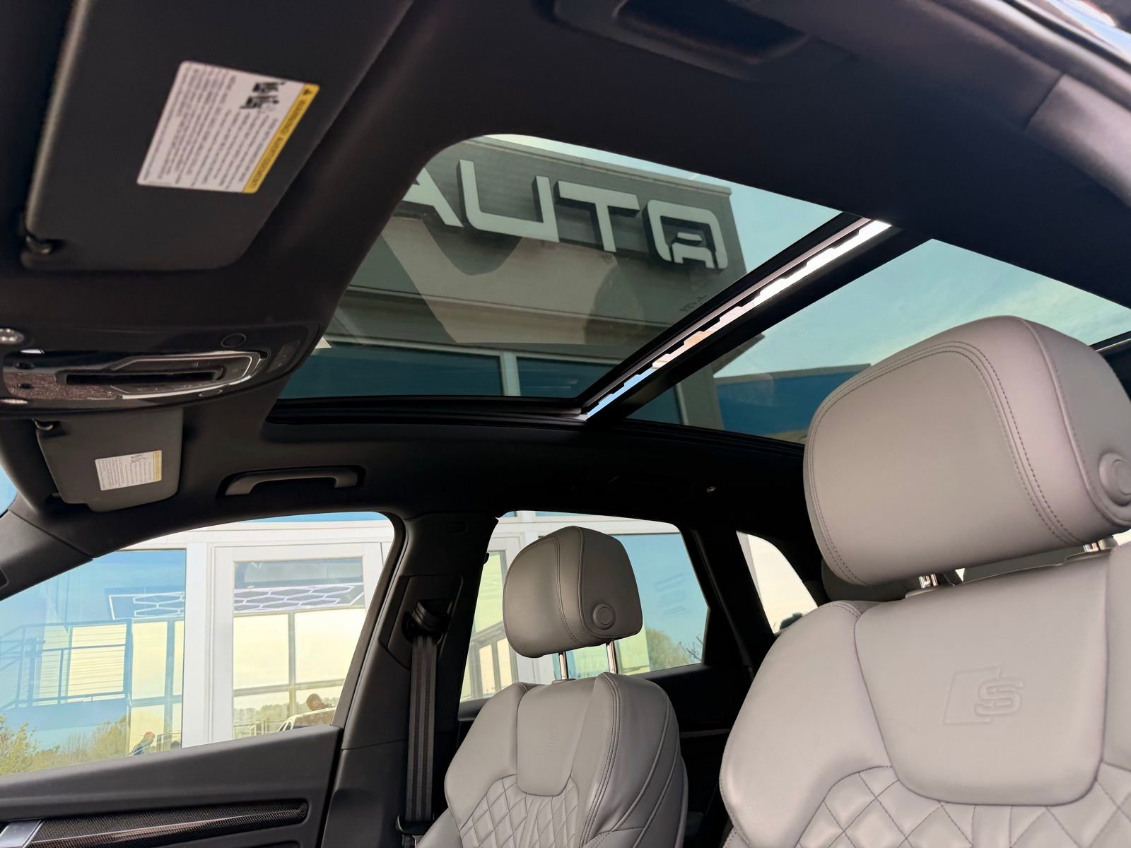 Used 2018 Audi SQ5 Prestige image 15