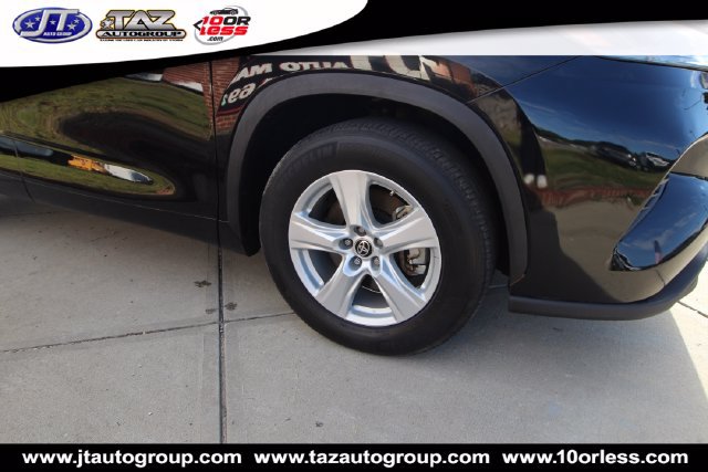 Used 2021 Toyota Highlander LE FWD image 9