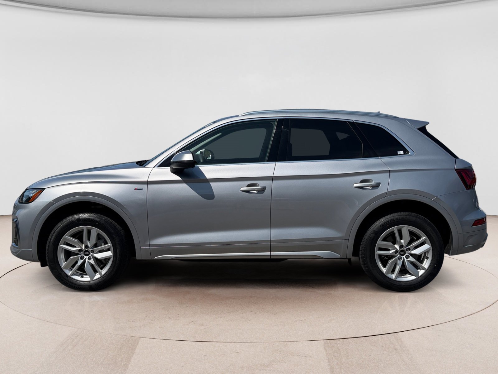 Used 2024 Audi Q5 2.0T Premium AWD/4WD image 2