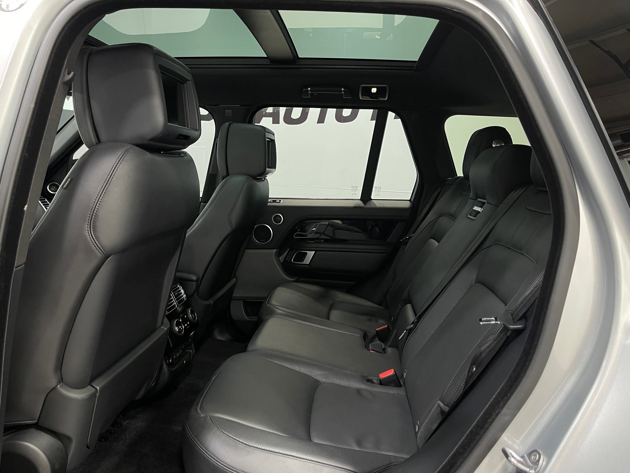 Used 2018 Land Rover Range Rover HSE AWD/4WD image 31
